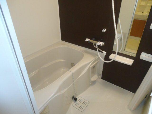 物件内観写真4　(ユニットバス)