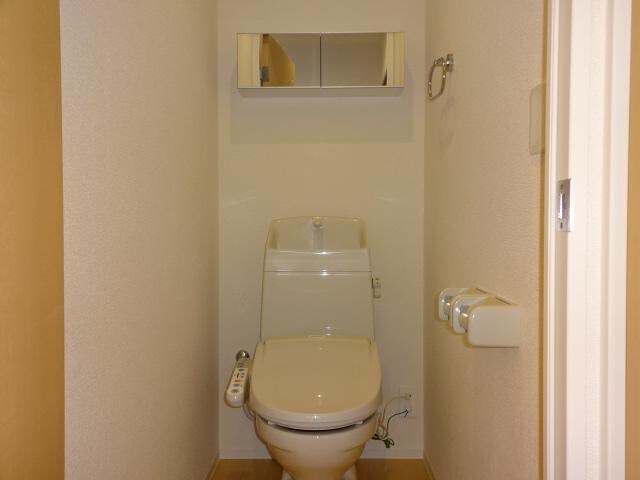 物件内観写真4　(シャワー付トイレ)