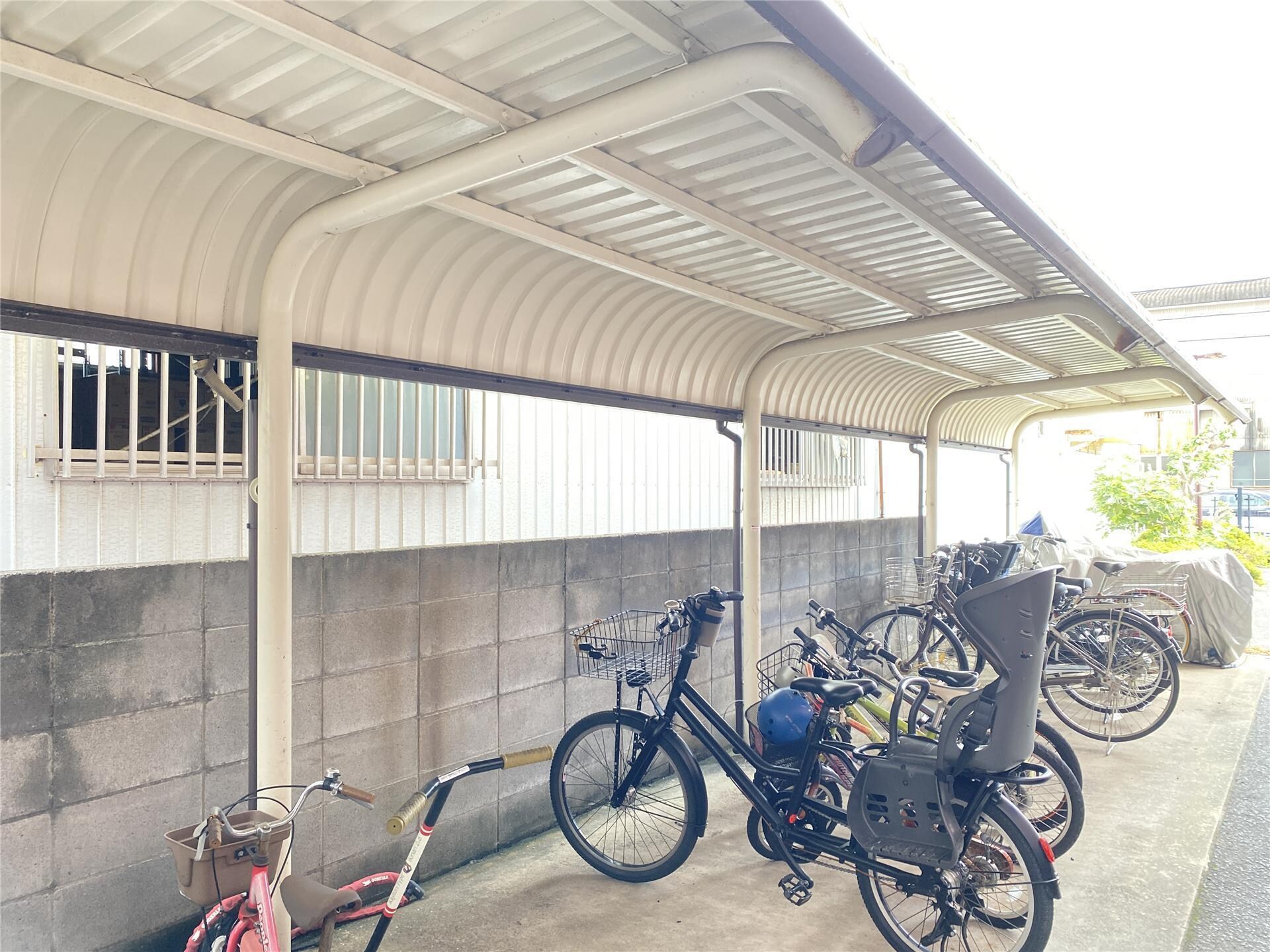 物件外観写真3　(駐輪場)