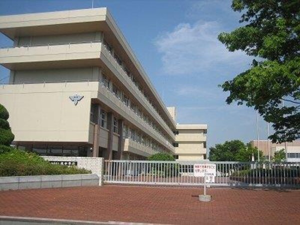 居室(加東市立社中学校まで794ｍ)