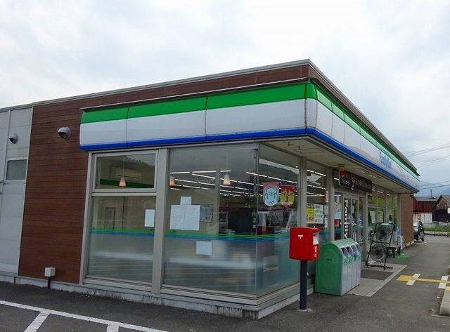 物件内観写真16　(ファミリーマート氷上町常楽店まで300m)