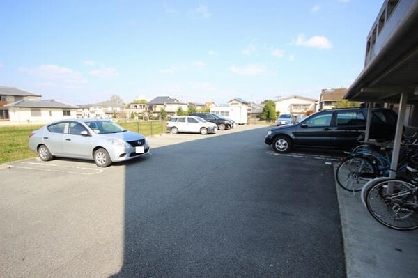 駐車場・駐輪場