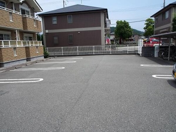 駐車場・駐輪場