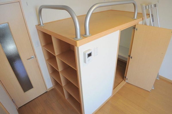 居室(ベッド下収納でお部屋も広々！！)
