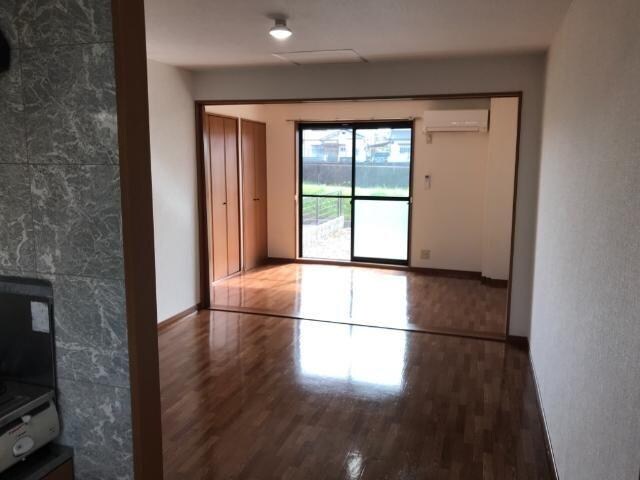 物件内観写真3　(リビング)