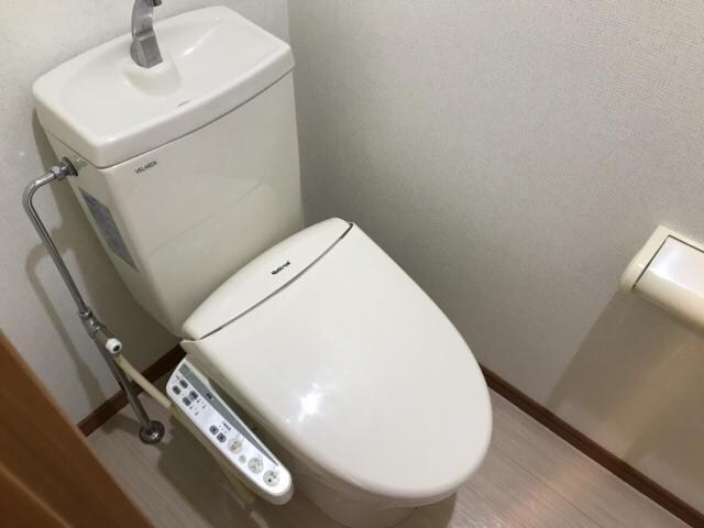 物件内観写真6　(シャワー付トイレ)