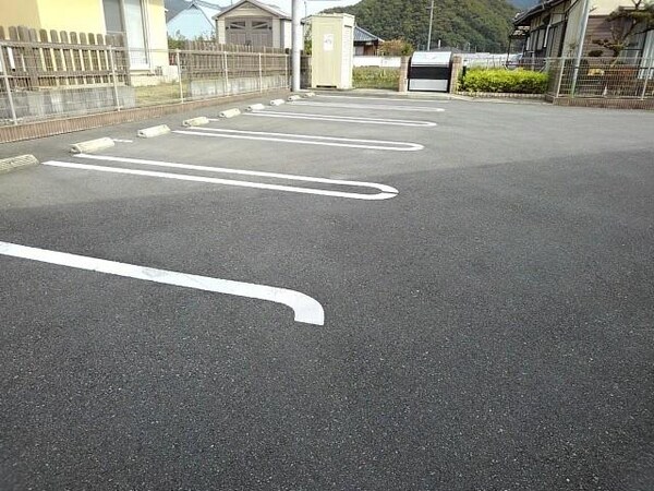 駐車場・駐輪場