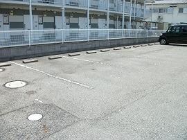 物件外観写真2　(駐車場)