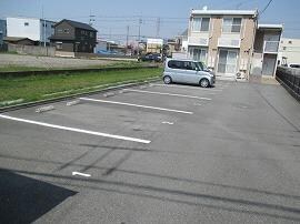 物件外観写真2　(駐車場)