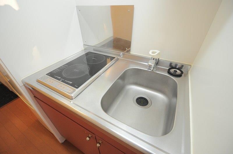 物件内観写真5　(２口電気コンロでお料理も楽チン。)