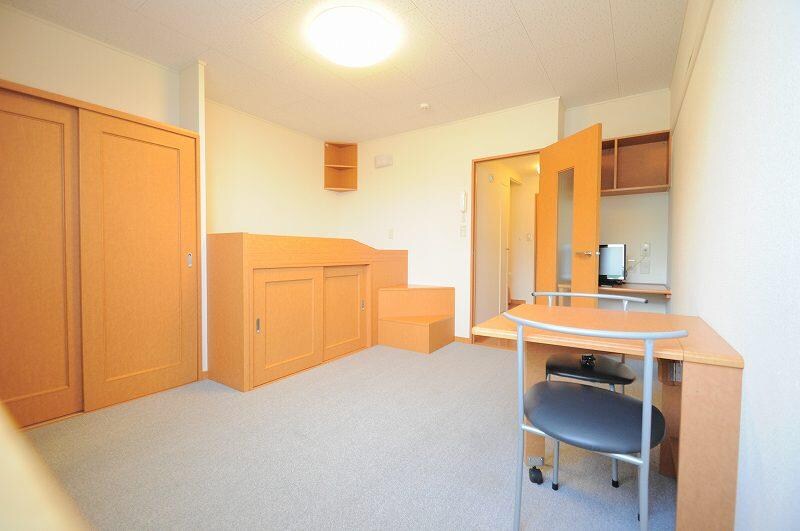 物件内観写真2　(2階室内　※1階フローリング)