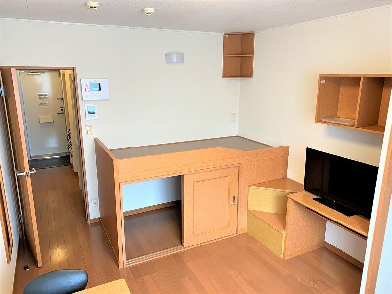 物件内観写真3　(1階フローリングです。)