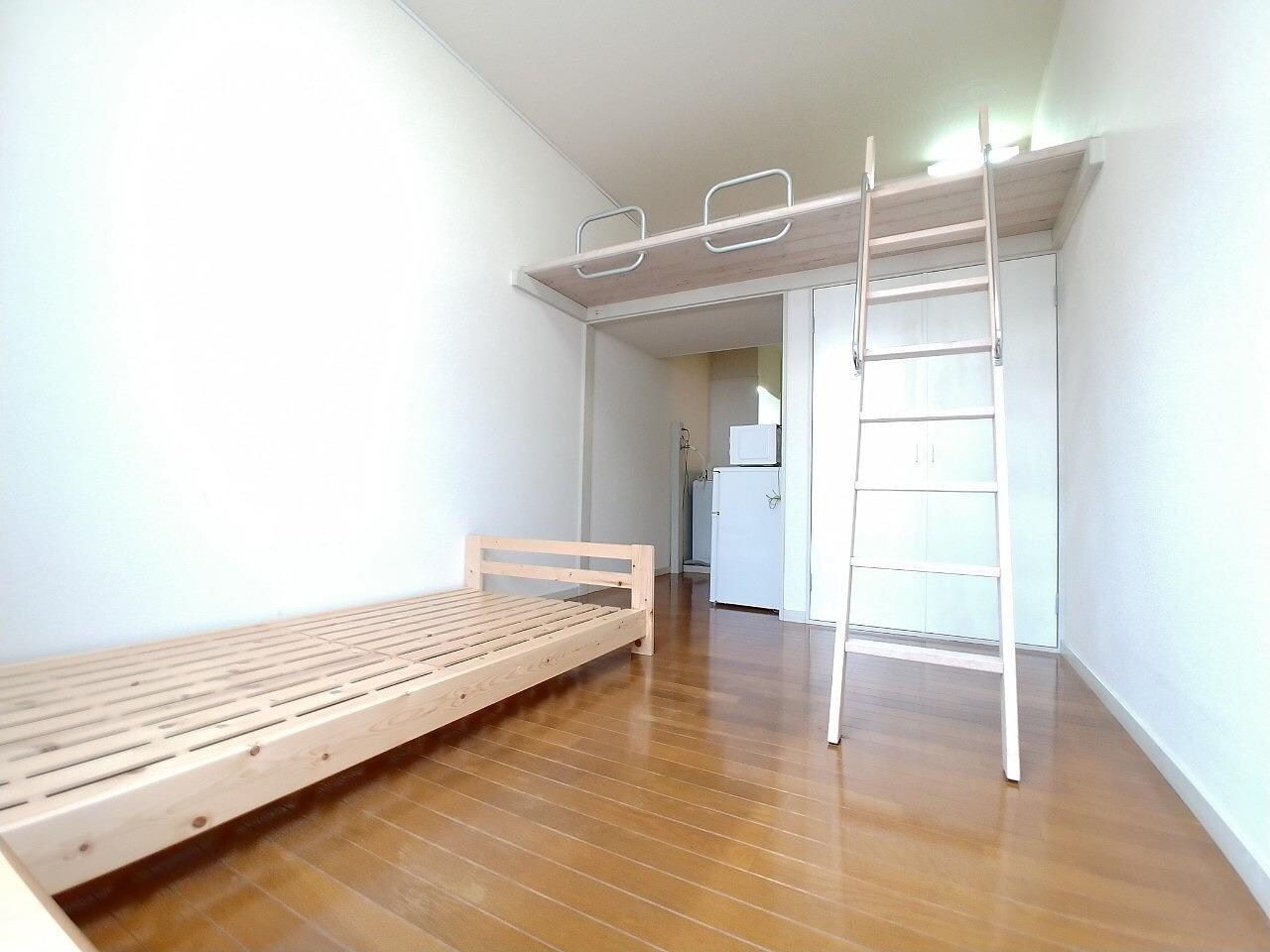 物件内観写真7　(居室　※家具なし・反転プランあり)