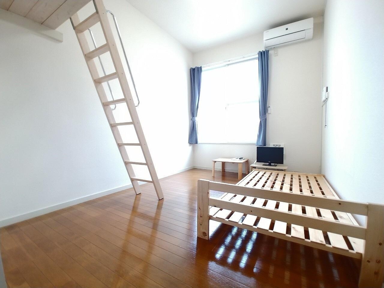 物件内観写真10　(居室　※家具なし・反転プランあり)