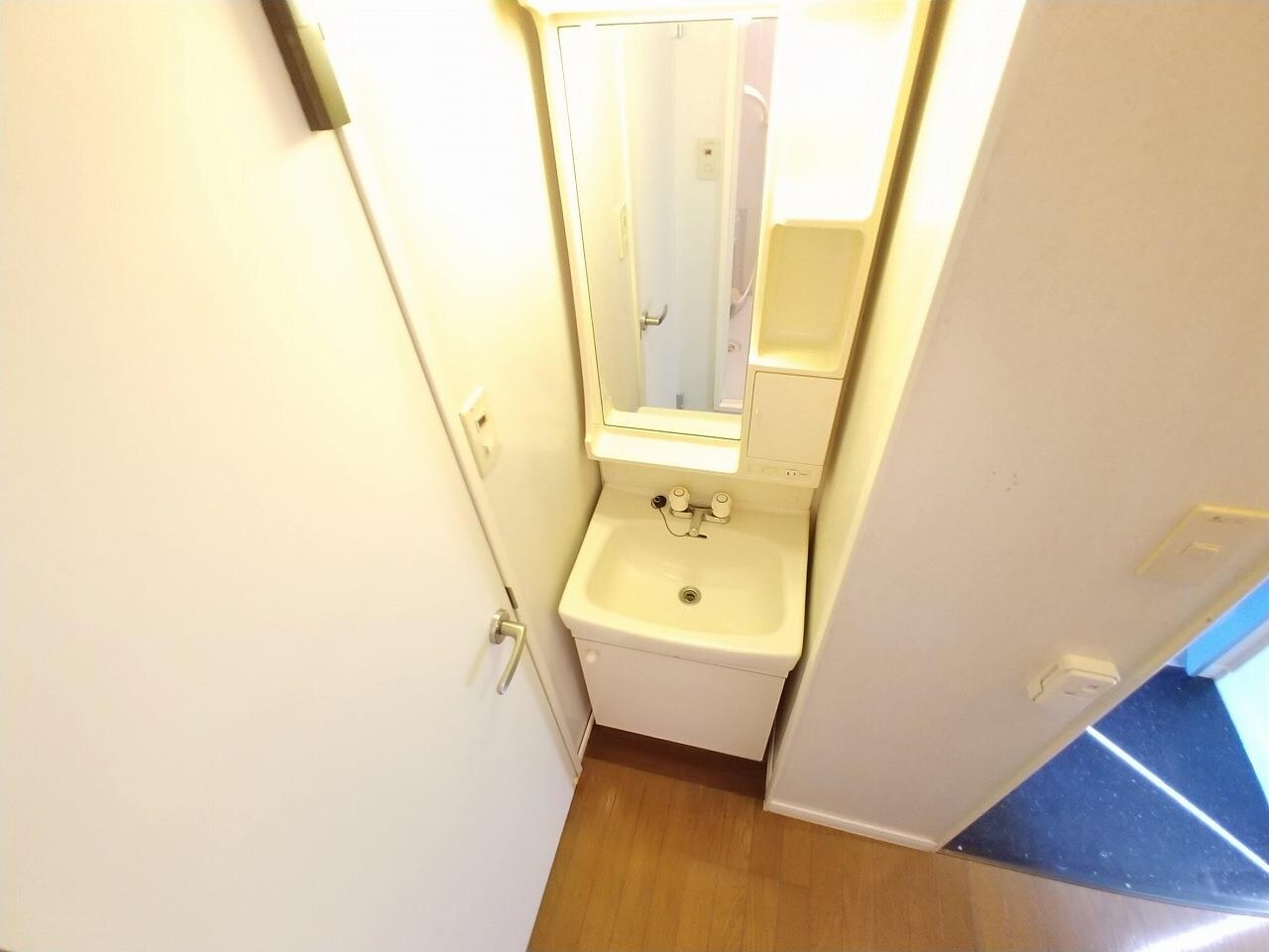 物件内観写真6　(独立洗面台)