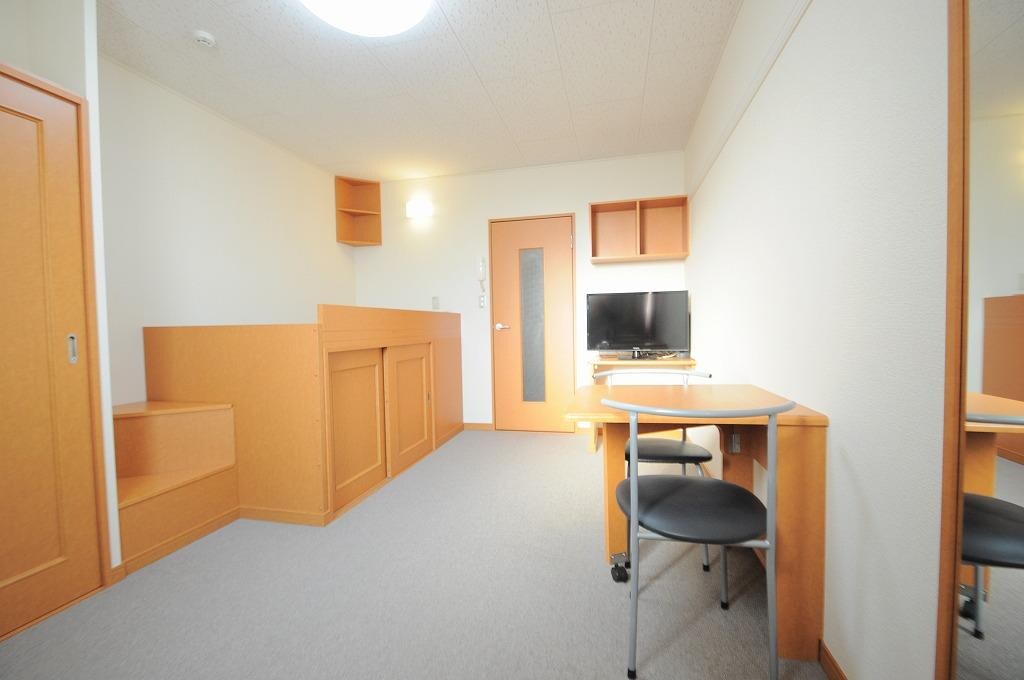 物件内観写真8　(2Fカーペット)