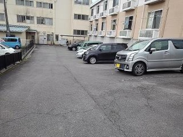 駐車場・駐輪場(駐車場)