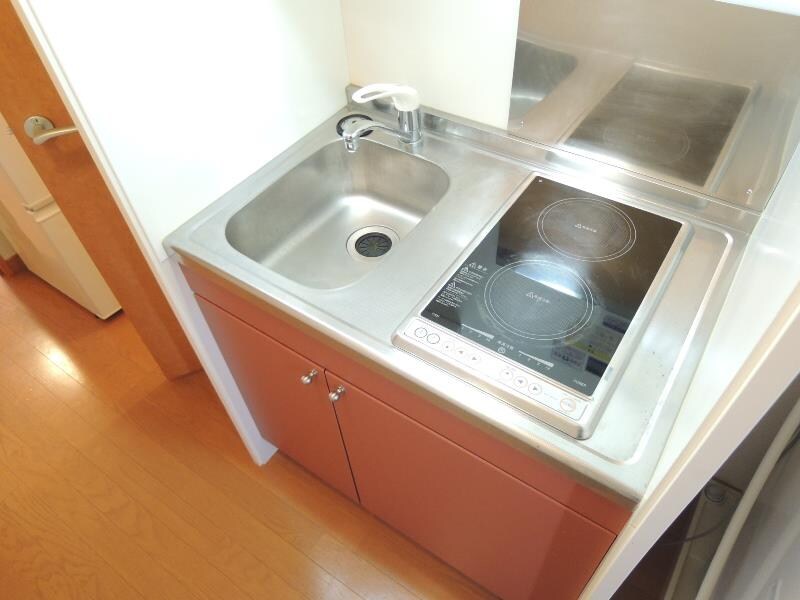 物件内観写真3　(２口コンロ付きラジエントヒータを設置)