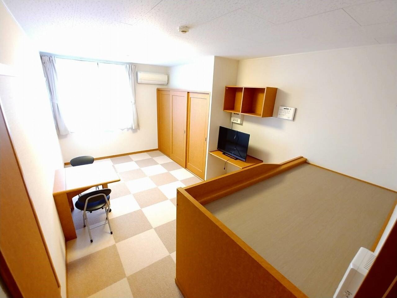 物件内観写真8　(1F、フローリング　2Ｆカーペット お手入れも簡単)