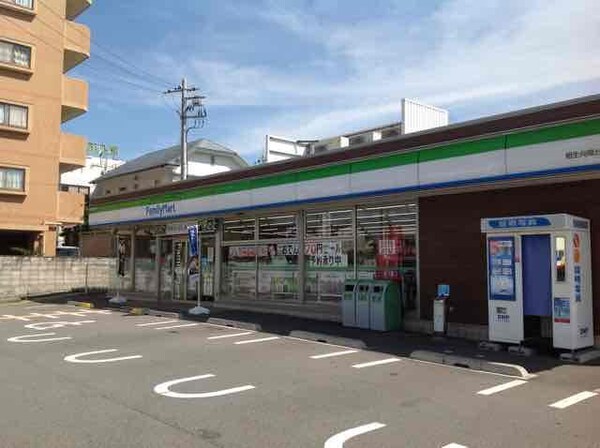 居室(コンビニ　約300ｍ（徒歩約4分）)