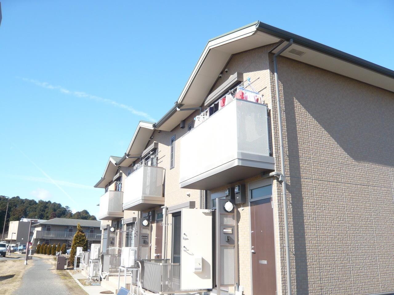 物件外観写真1　(ファミリー棟の外観)