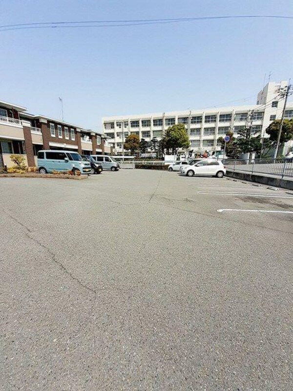 駐車場・駐輪場