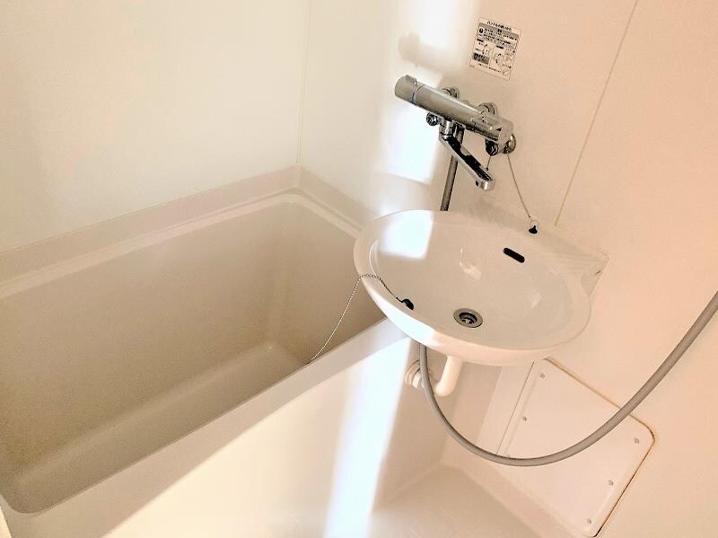 物件内観写真5　(浴室換気乾燥機付き。)