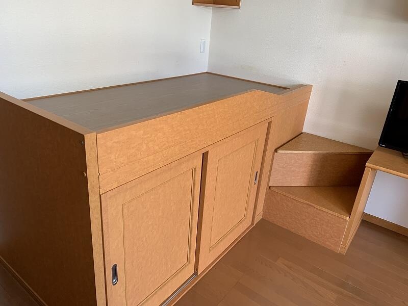 物件内観写真9　(ベッド付き、ベッド下収納あり。)