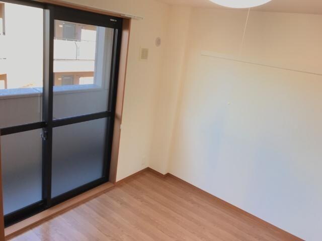 物件内観写真13　(4.8帖洋室　寝室に)