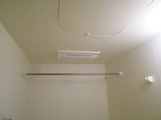 物件内観写真23　(雨の日も安心の浴室換気乾燥機)