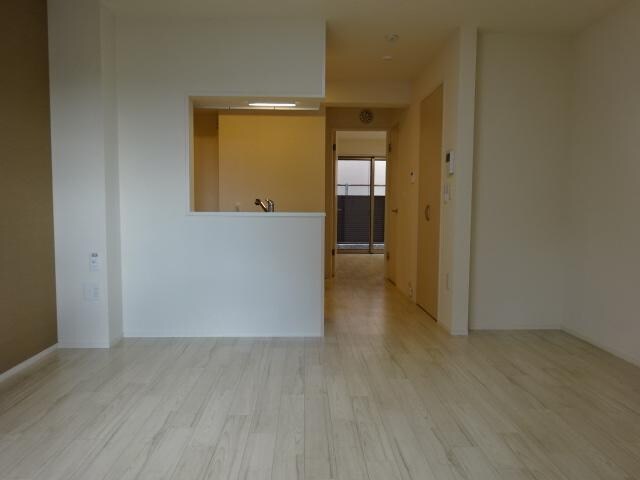 物件内観写真3　(リビング)