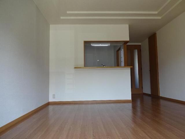 物件内観写真2　(リビング)