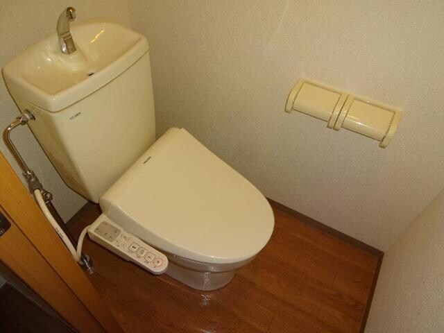 物件内観写真5　(シャワー付トイレ)