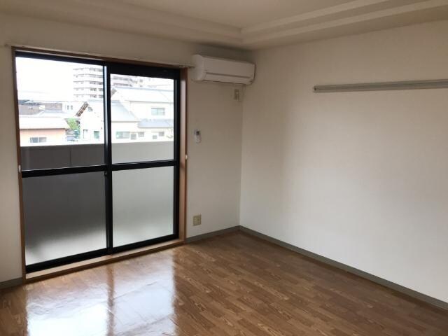 物件内観写真13　(洋室)