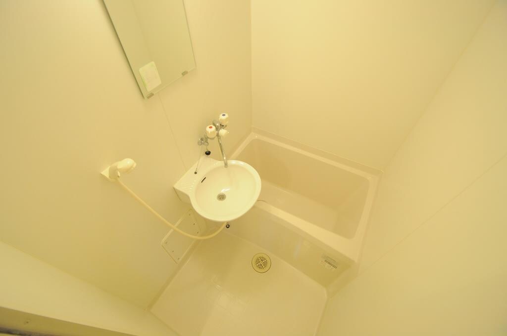 物件内観写真4　(浴室乾燥機で雨の日でもらくらくお洗濯！)