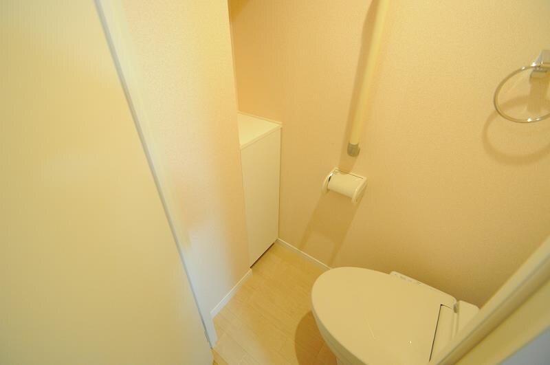 物件内観写真6　(快適な温水洗浄便座付きトイレになります。)