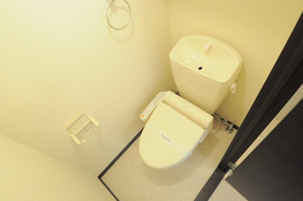 物件内観写真5　(快適な温水洗浄便座付きトイレになります。)