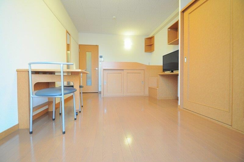 物件内観写真2　(当社人気のベッドタイプ！収納付きベッドがオススメ！)