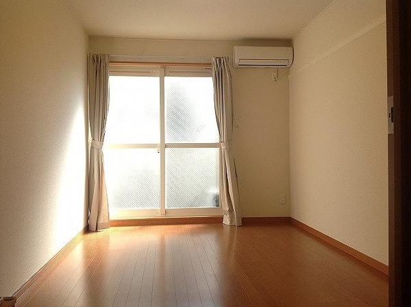 居室(ベッドでもお布団でも対応可能です。)