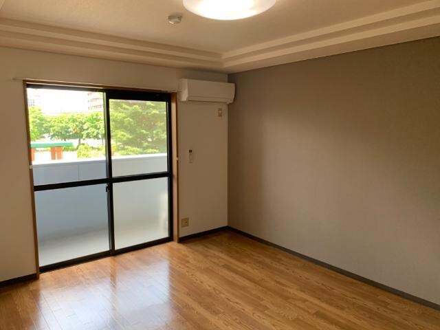 物件内観写真12　(洋室)