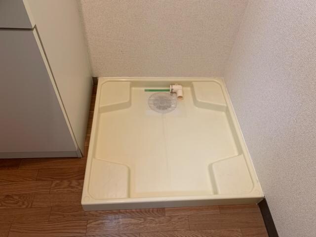 物件内観写真14　(洗濯機置場)