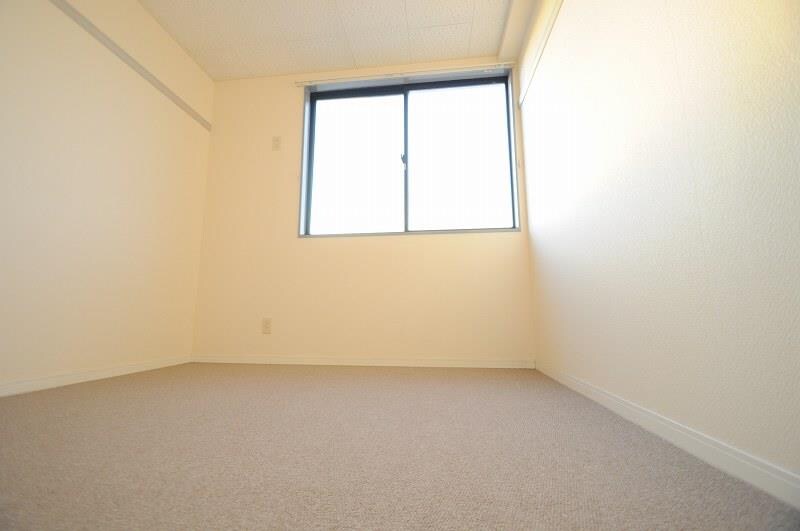 物件内観写真8　(２Ｆカーペット。)