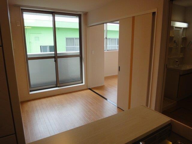 物件内観写真3　(リビング)