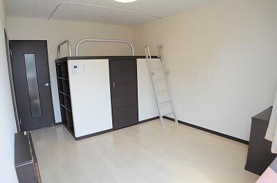 物件内観写真7　(1Fフローリング　2Fカーペット)