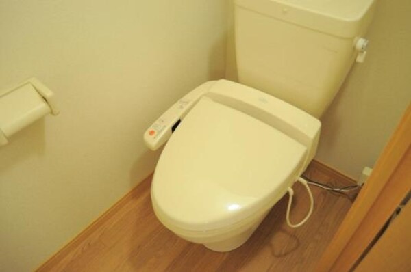 トイレ(快適な温水洗浄便座付きトイレになります。)