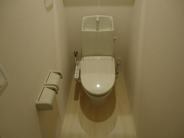 物件内観写真5　(シャワー付トイレ)