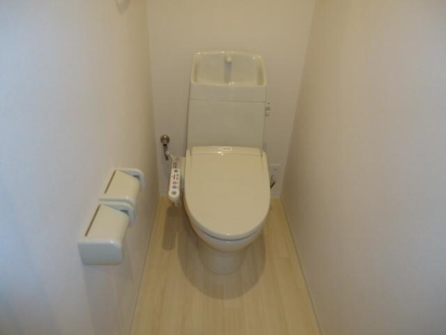 物件内観写真6　(シャワー付トイレ)