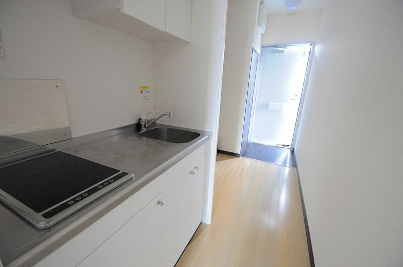 物件内観写真3　(２口コンロ付きラジエントヒータを設置)