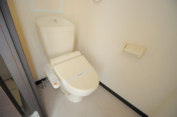 トイレ(快適な温水洗浄便座付きトイレになります。)