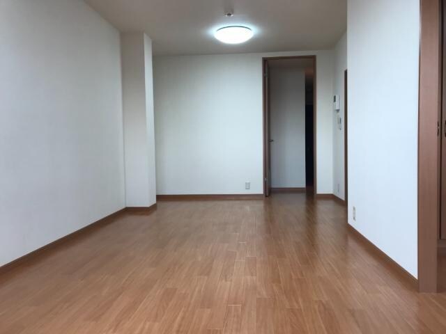 物件内観写真2　(リビング)